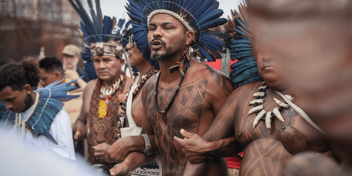 Povos Indígenas reunidos em ato Povos Indígenas reunidos em ato